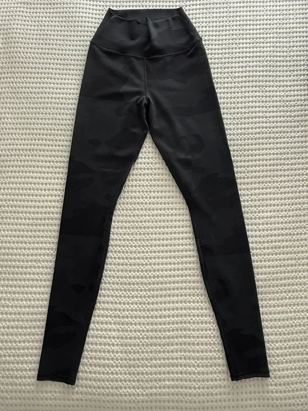ALO Yoga High Waist Vapor Leggings Black Camo Size XS